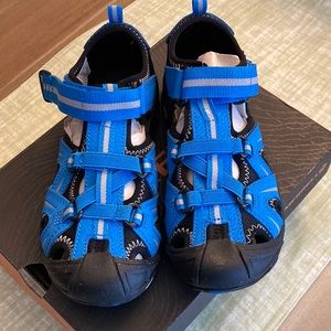 Merrill Toddler Boys sneaker sandals 13 M